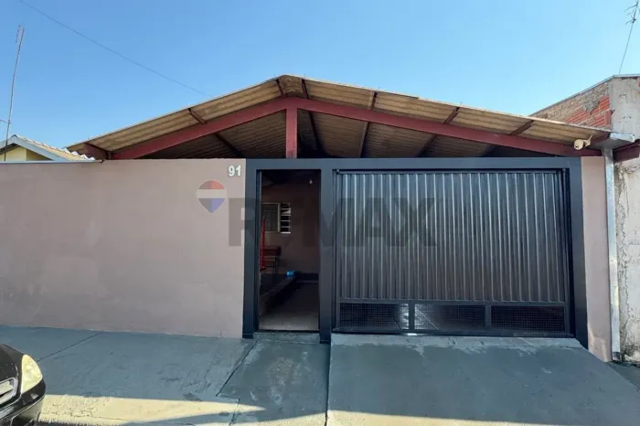 "Casa Moderna em Jardim Paulistano: Visite Hoje! "