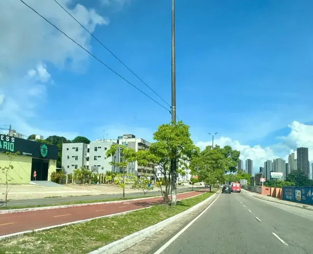 LOTE DE TERRENO À VENDA COM 750M2 DE ÁREA PLANA NA AV. BEIRA RIO - João Pessoa - PB