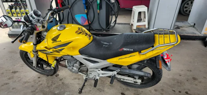 Moto Twister 2008 Amarela