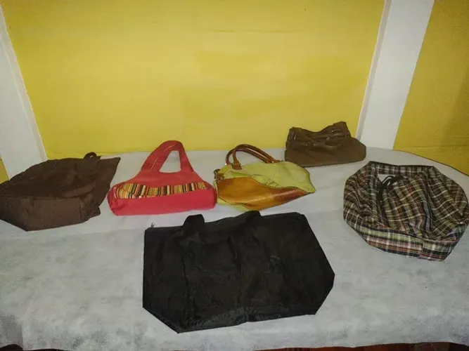 Bolsas femininas, vários modelos, bom estado.