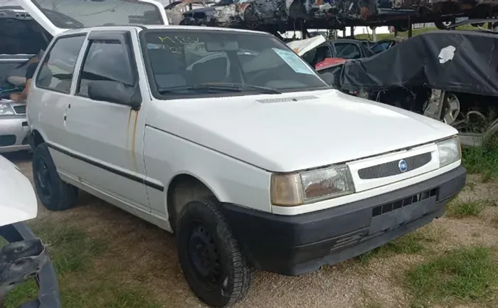 Sucata Fiat Uno Mille Fire 2002 P/Retirada de peças