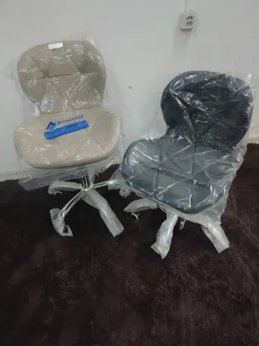 Cadeira rodinhas estofada / Valor Individual