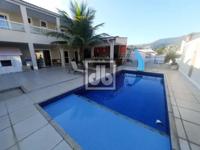 Casa em condomínio-Anil-Jacarepaguá-excelente - varandas - piscina -salão em 3 ambientes -