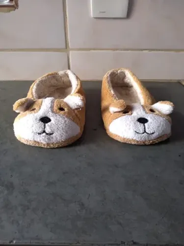 Pantufa infantil de cachorro quentinha