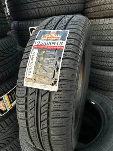 Pneu Crystone remolde novo 195/65r15
