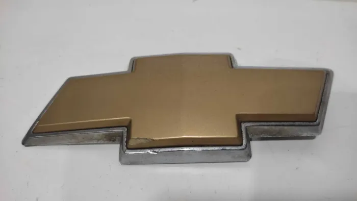 Emblema Gravata Grade Frontal Chevrolet S10 2001 A 2011 Dourado