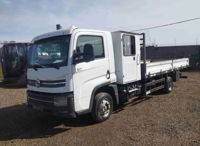VW Delivery 9.170 ano 2019 com carroceria metálica, cabine suplementar, em SP