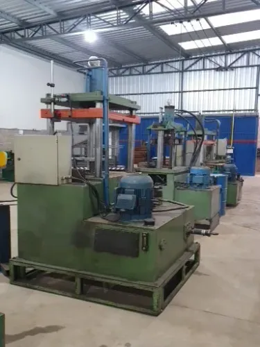prensas hidráulicas para repuxo e fabricação de panelas e assadeiras.