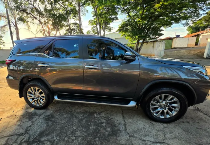 Toyota Hilux SW4 SRX 4X4 2.8 TDI 16V Dies. Aut. 2024