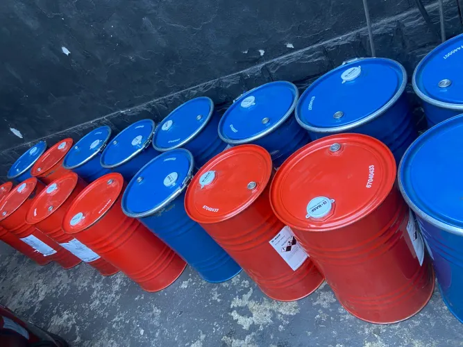 Vendo tambor de metal de 50l