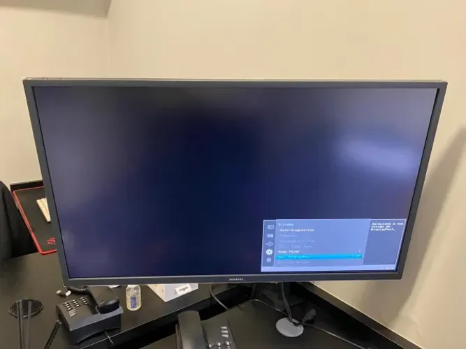 Monitor Samsung UJ59 32" UHD Tela Plana Painel VA 60Hz 4ms HDMI FreeSync Game Mode LU32J59