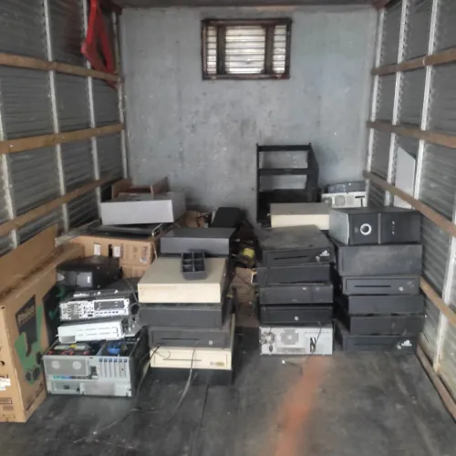 Compramos o lixo eletrônico parado de sua empresa