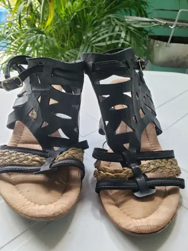 Sandálias Pretas Gladiadoras De Couro- Mississipi 