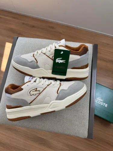 Tênis Lacoste ,COM FRETE GRATIS .