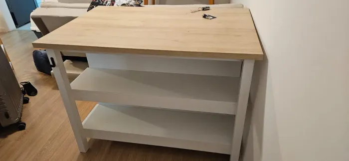 Ilha/bancada com prateleiras