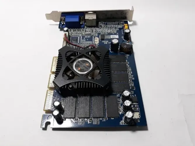 Geforce FX5200 AGP CRT + TV 128 MB DDR