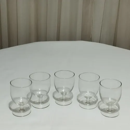 Jogo Taças translúcidas para Vinho