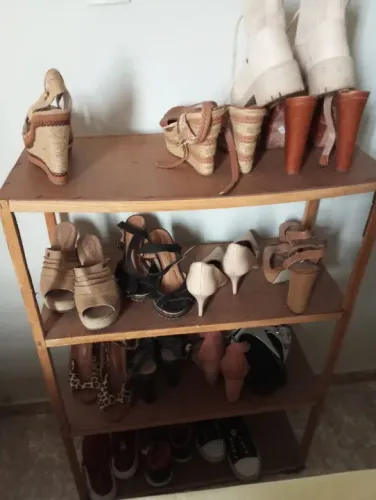 Estante de Madeira para Organização