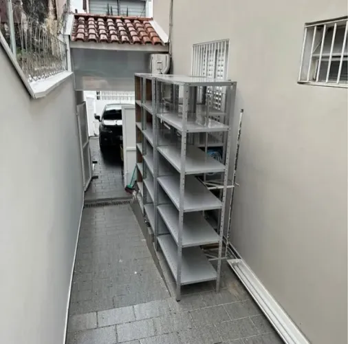 Prateleiras seminovas 