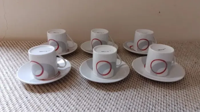 CONJUNTO DE XÍCARAS DE CAFÉ COM PIRES  - PORCELANA 12 UNID