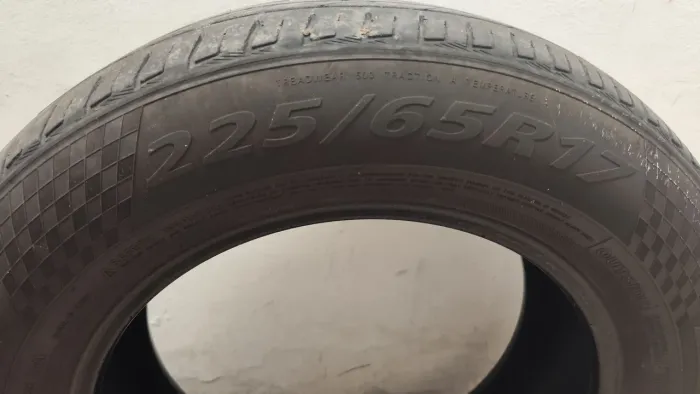 Pneu carro 225/65 17 usado