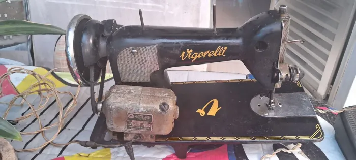 Máquina de costura vigorelli