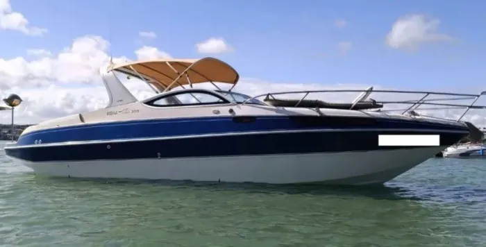 lancha real class 300 cabinada 