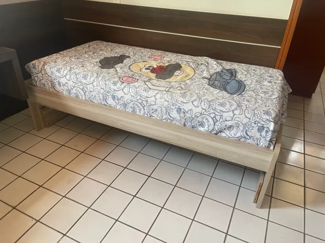 Cama solteiro com colchão 