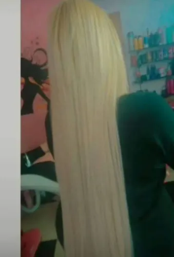 Mega Hair fibra Russa Original 200gr já fixada na cabeça