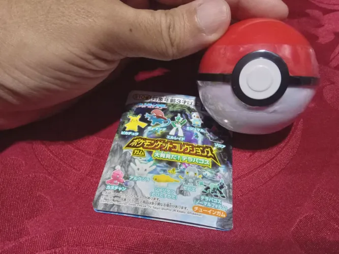 Miniatura Pokémon Get Collection - Pokebola com miniatura sortida lacrada original 