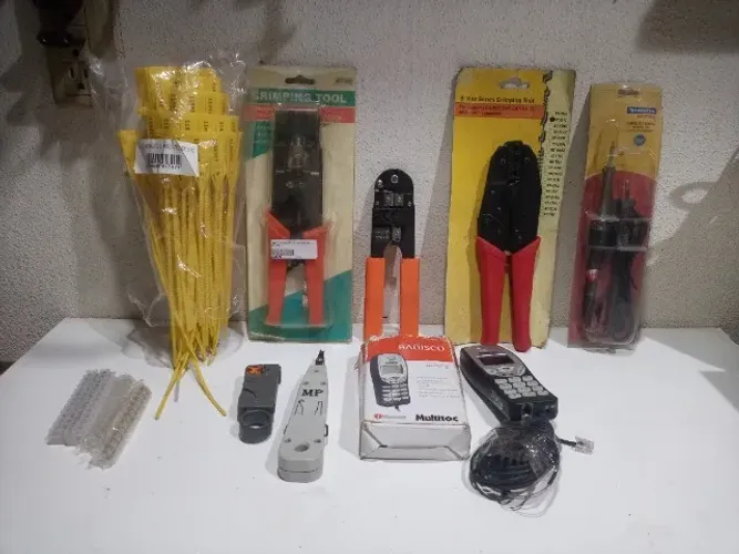 Conjunto ferramentas para Informática&Telefonia, e alguns acessórios.Ótimo estado.