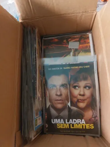Lote com mais de 140 filmes 