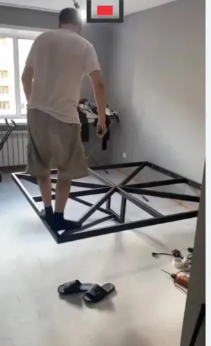 Estrutura de Cama em Metal - Design Moderno