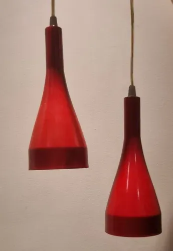 Par de luminárias Pendentes em Metal com canoplas em Madeira. 