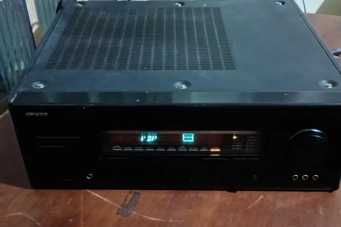 Amplificador Onkyo ler o anúncio