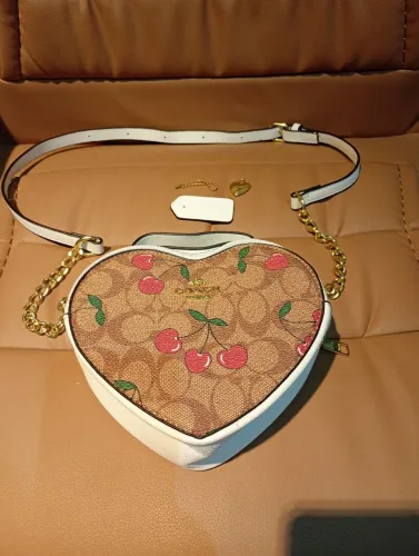 Bolsa Coach Crossbody coração com cerejas