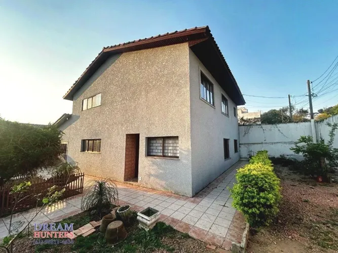 Sobrado à venda com 267m², 3 quartos, no Bairro Guabirotuba, Curitiba