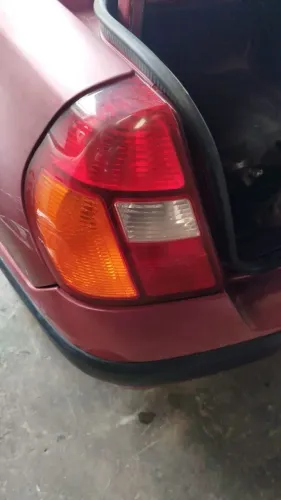 Lanterna traseira esquerda Clio sedan  2004 original valeo <br>280$