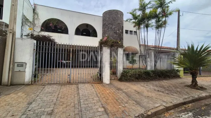 Casa à venda na Vila Nogueira em Campinas na Davanti Imóveis.