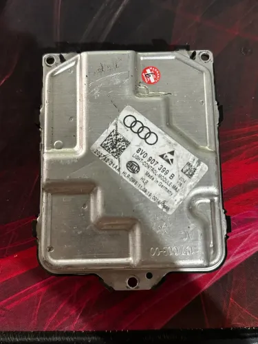 Módulo de Controle de Luz Audi