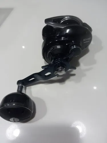 Carretilha nova sem uso Shimano 301 HG - Pesca Esportiva