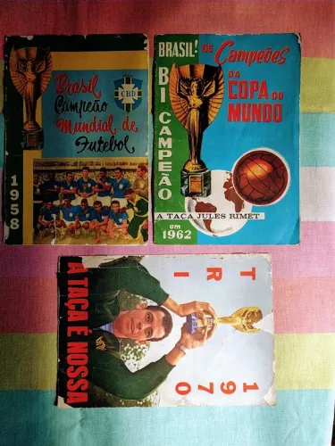 Coletânea com 3 Álbuns Os Campeõs Da Copa Do Mundo - 1958, 1962, 1970