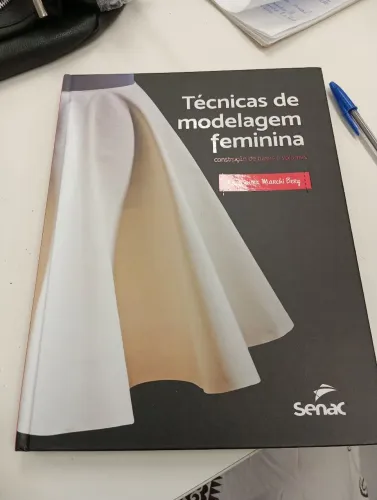 Livro técnicas de modelagem feminina Senac