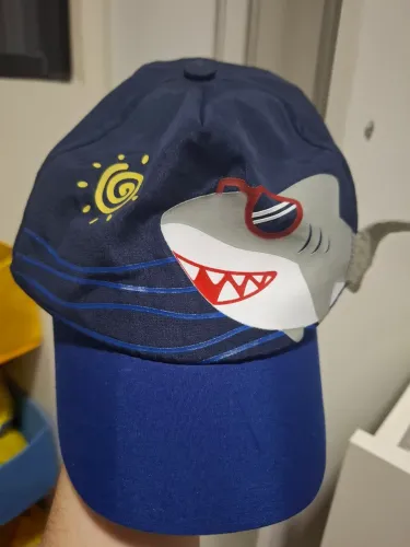 Boné de bebê - Shark NOVO. NUNCA USADO
