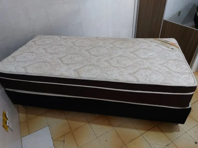 Cama box solteiro. Em ótimo estado de conservação. Espuma Ortopédica