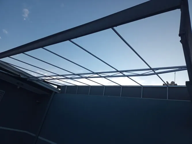 Toldo metálico semi novo 4,20x2,20