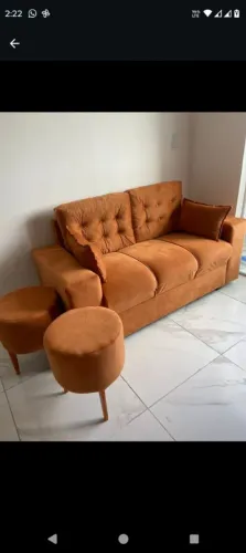 Sofá 3 lugares em suede alaranjado