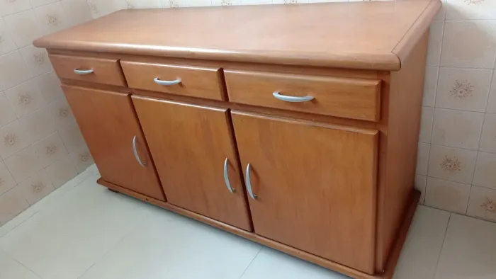 Buffet de madeira em ótimo estado