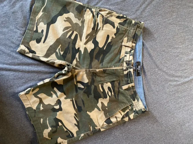 Bermuda camuflada FOREVER 21 Importada.