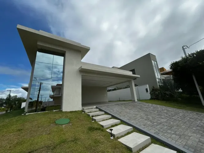 Casa - Alphaville - 220m2 - 03 suítes - Piscina - 02 vagas